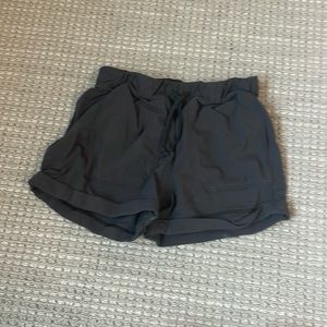 Ivivva shorts black